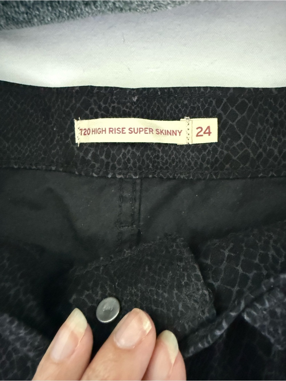 Levi's Black Snake-Print Skinny Jeans - Picture 2 of 3